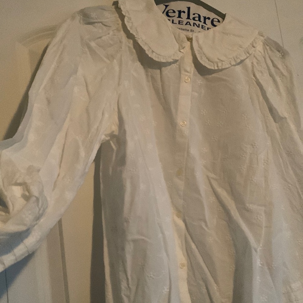 White blouse with curved collar. Never worn